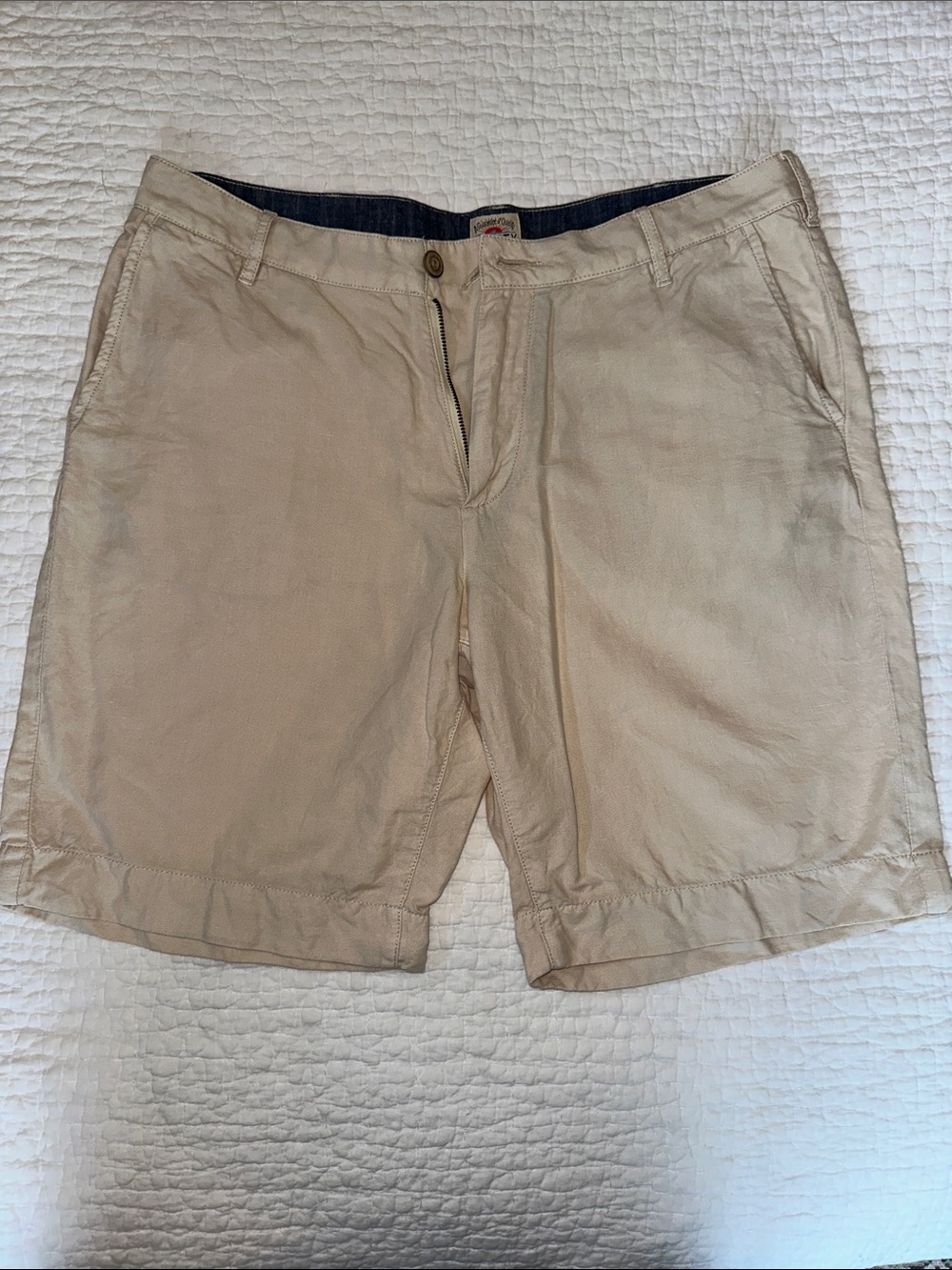 Faherty Cream Flat-Front Linen Shorts; men’s 33 waist, 9” inseam